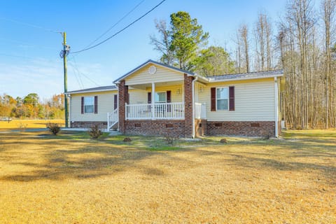 New Bern Vacation Rental | 3BR | 2BA | 1,344 Sq Ft | Stairs Required to Enter