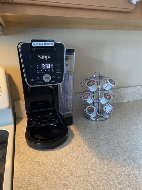 Ninja half or full pot: hot or cold, one cup brew or accommodates any k-cup!