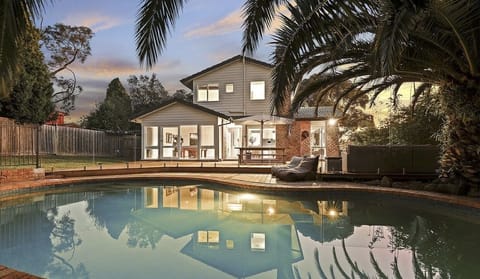 Summer vibes - heated pool, palms & sun drenched lazy days