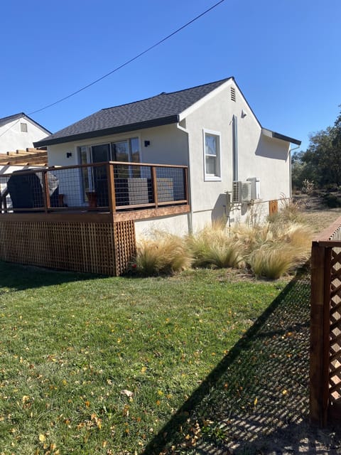 Self contained, newly remodeled 1 BR+ cottage on 3 acres on valley floor.