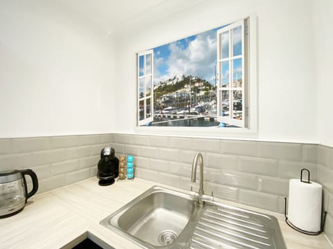 Kitchen - Ockendon House Apartment A - Holiday Home to rent in Torquay.
