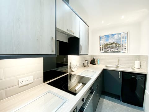 Kitchen - Ockendon House Apartment A - one bedroom holiday rental in Torquay on Th English Riviera.