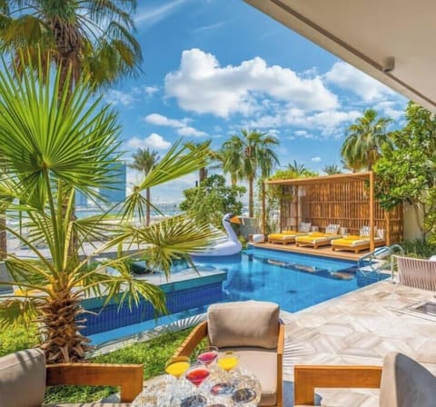 FIVE Palm Beach villa private pool