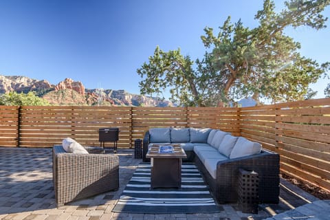 Enjoy the Comfy Outdoor Sectional and Firepit Table