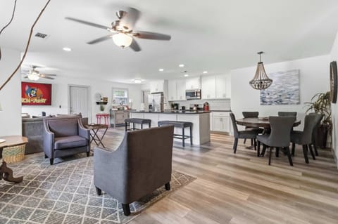 Enjoy the spacious open floor plan for dinner, cooking, conversation, and entertainment.
