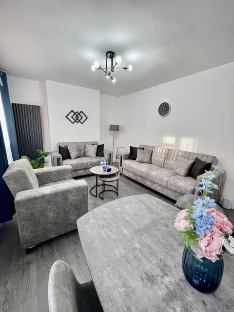 Living Room / Lounge