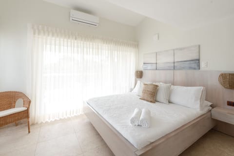 Direct access to balcony from the master suite