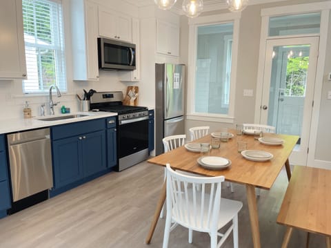 Dining table seats 6 comfortably