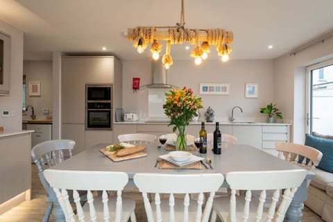 Out of the Blue - Dining table and cooker hood