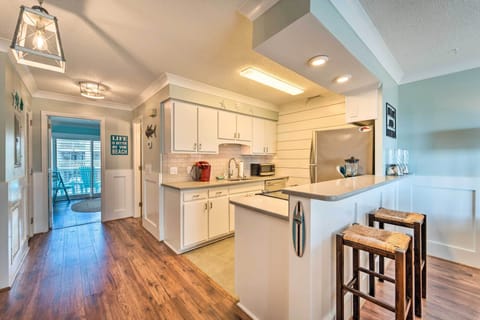 Kitchen | Pots & Pans | Toaster | Dishware & Flatware