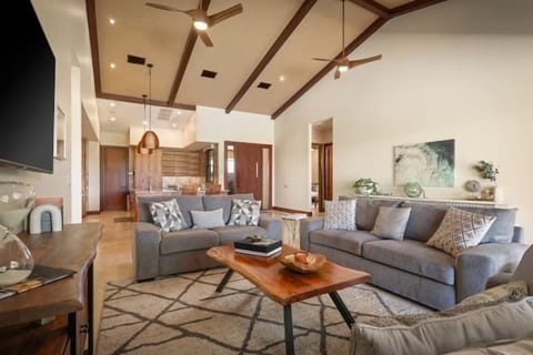 (4)Living Room With Seating for 8