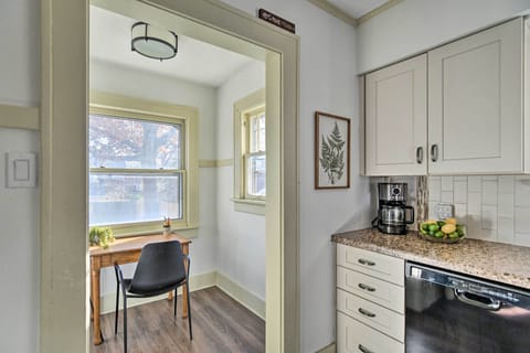 Laptop Workspace | Free WiFi