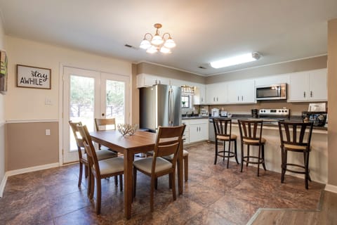 Dining Area | Dishware & Flatware Provided