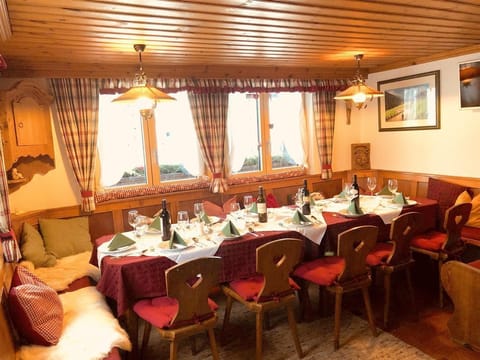 Haus Theresia - Appartement, 4 Doppelzimmer-alle mit Du/wc/tv Apartment in Saint Anton am Arlberg