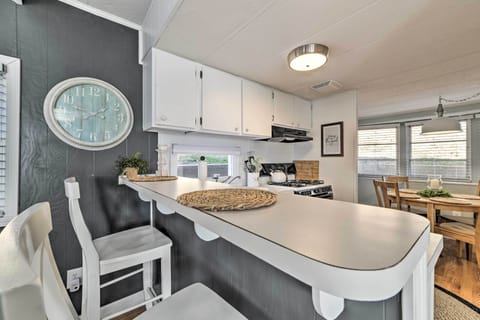 Kitchen | Drip Coffee Maker | Slow Cooker | Spices | Microwave | Dishwasher