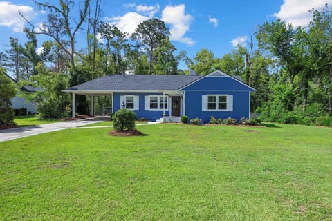 Front view of property