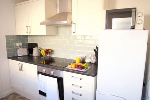 Fully equipped kitchen, oven, hob, fridge/freezer, microwave, washing machine