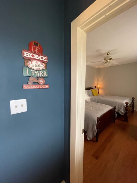 Entrance. Annie Teaks room.