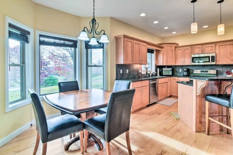 Dining Area | Dishware/Flatware