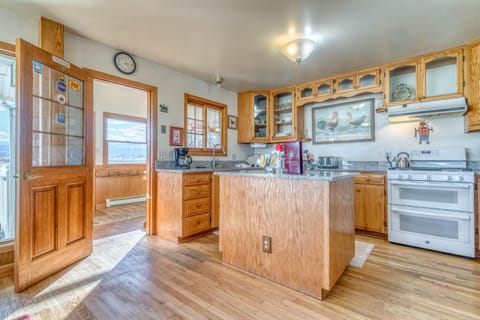 Light and bright kitchen