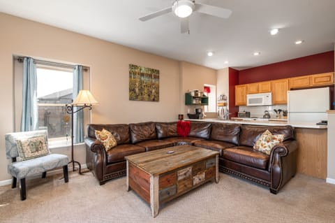 open kitchen and living room (1)