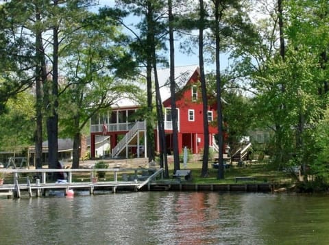 Beautiful 5br, 3 full bath home on Lake Marion with private pier/dock.