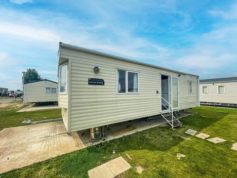 Static caravans are great for a last minute weekend getaway where you can experience the charm of Clacton-on-Sea.