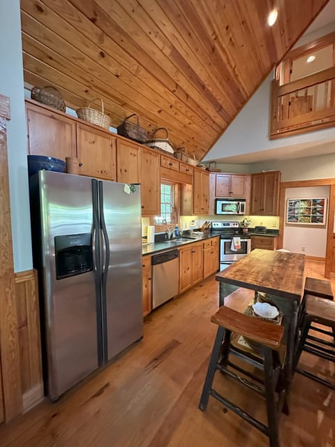 Open kitchen, with dining table