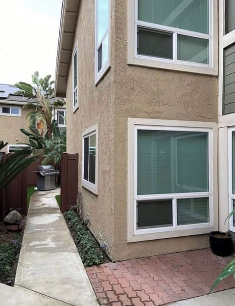 No attached walls this side and has a separate side entrance to the back yard.