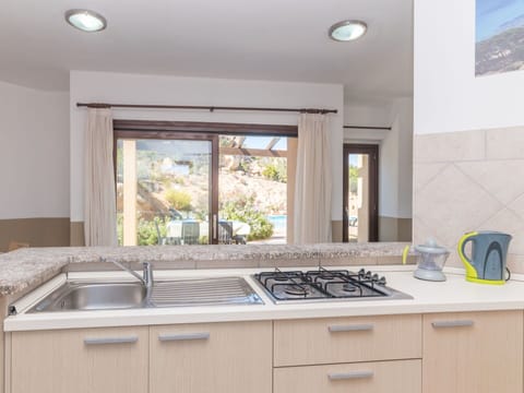 Cabinetry, Kitchen Sink, Tap, Countertop, Building, Sink, Window, Interior Design, Wood, Lighting