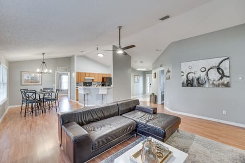 Deltona Vacation Rental | 4BR | 2BA | 1 Step Required | 1,900 Sq Ft