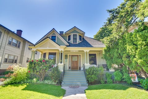 Portland Vacation Rental | 4BR | 2.5BA | 2,200 Sq Ft | Stairs Required