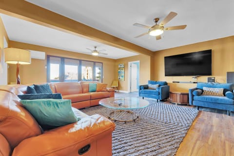 Starlit: Kick back and relax in the family room with a comfy sofa and a large TV for a movie time! 🎬🛋️