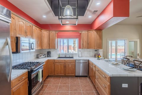 Moonlit: Our kitchen is stocked with all the essentials, so you can whip up your favorite dishes with ease! 🍝👨‍🍳