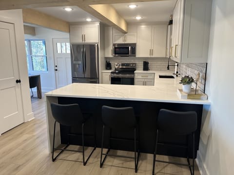 Kitchen - Breakfast bar (Seats 3)