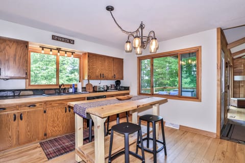 Kitchen (Lakeside) With Island 