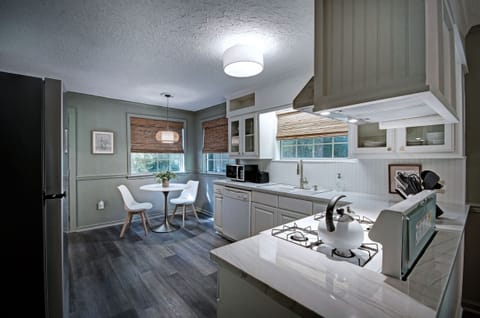 A view of the entire kitchen and sitting area.