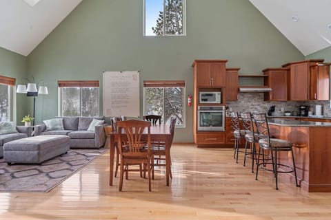 Spacious Living Room and Kitchen