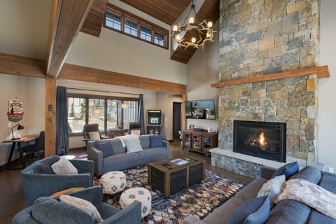 Main Living Space - TV, Arcade Game and Gas Fireplace