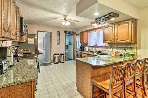 Kitchen | Cooking Basics | Coffee Maker | Paper Towels/Trash Bags Provided