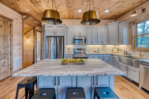 Kitchen island with seating for 5