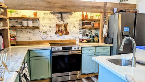 4 burner electric stove, warming center with air fryer oven.