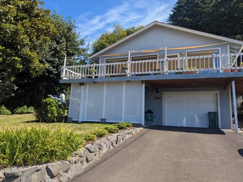 Basement entry, privacy/wind lattice & driveway