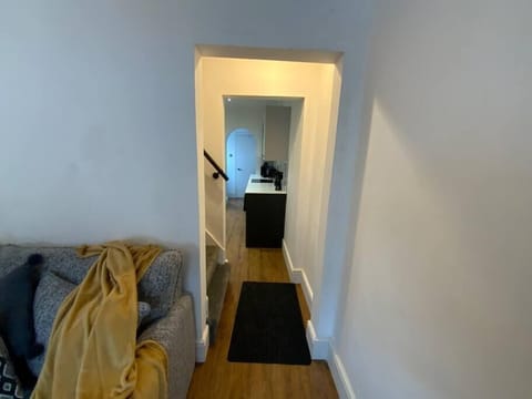 Living room to Kitchen 