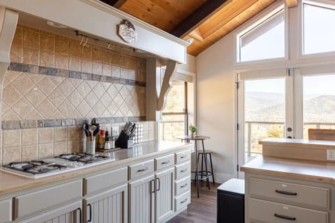 Cooking with a view, Enjoy Scenic Panoramas from spacious Kitchen Windows-doors.