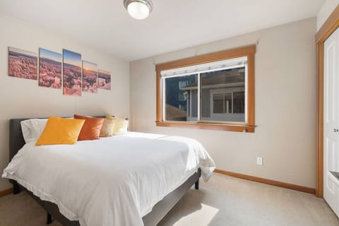 The king bed is worthy of its royal status.