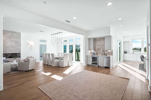 3rd Floor dining area seats 12