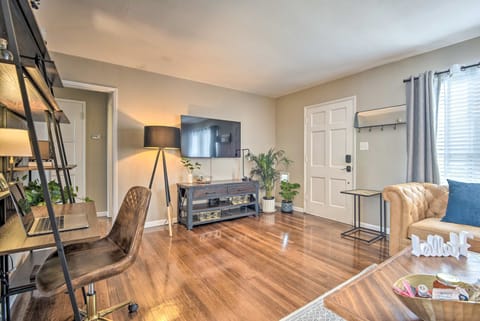 Burbank Vacation Rental | 2BR | 1BA | 5 Steps to Enter | 800 Sq Ft