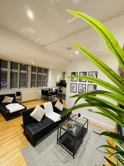 Spacious apartment for 5 with modern amenities, central location and comfort
