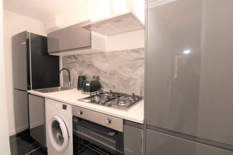 Fully fitted kitchen